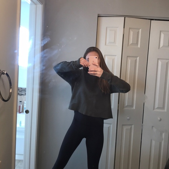 Plain green crew neck - Picture 3 of 3